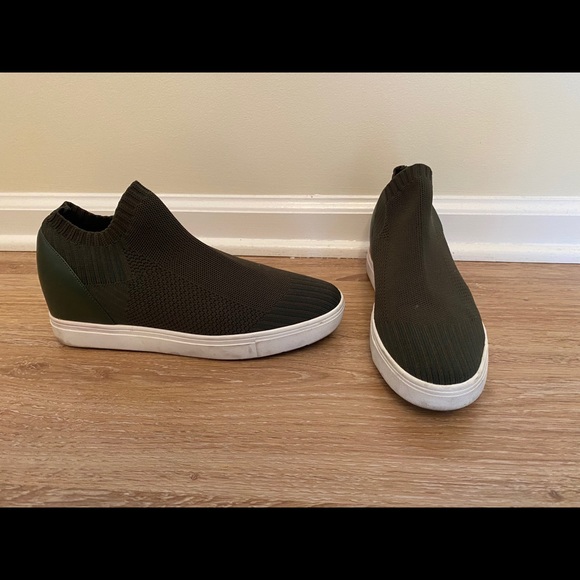 Steve Madden Olive Block Sneaker Size 8.5 - Picture 1 of 2